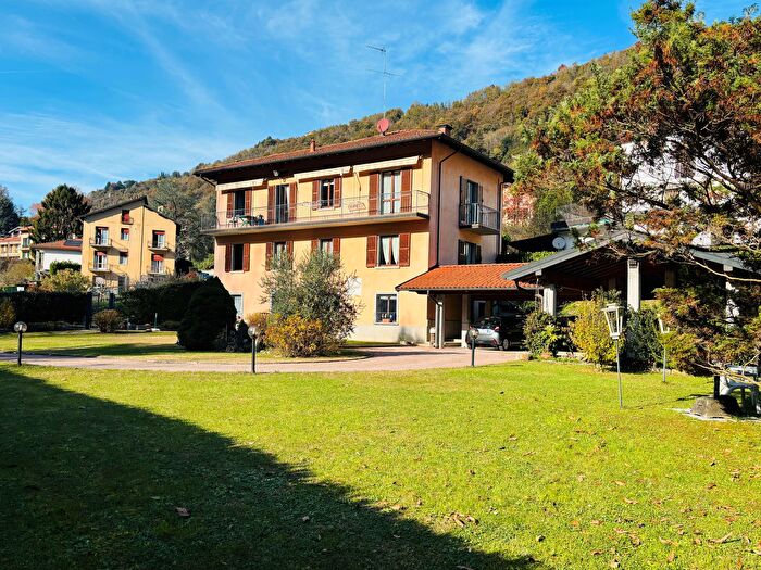 Casa con 12 locali in vendita in Via Avignone, Como