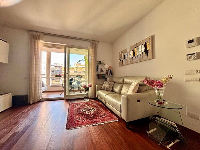 Appartamento trilocale in affitto in Via Maestri Campionesi, Cadore, Milano