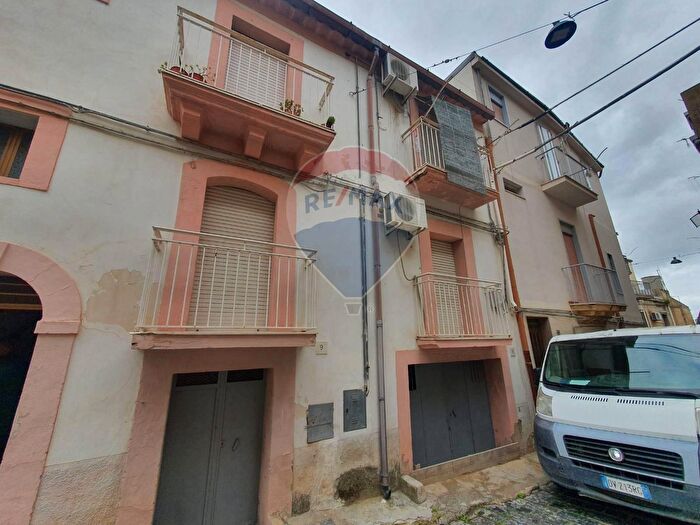 Casa trilocale in vendita in Via Guerrera, Caltagirone