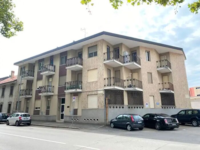 Appartamento trilocale in vendita in Viale Giulio Cesare, Novara