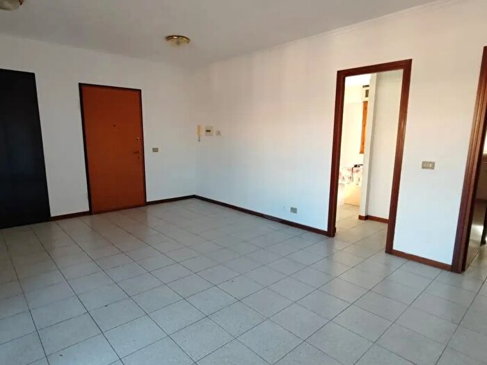 Appartamento trilocale in vendita in Via Gallicano nel Lazio, Roma