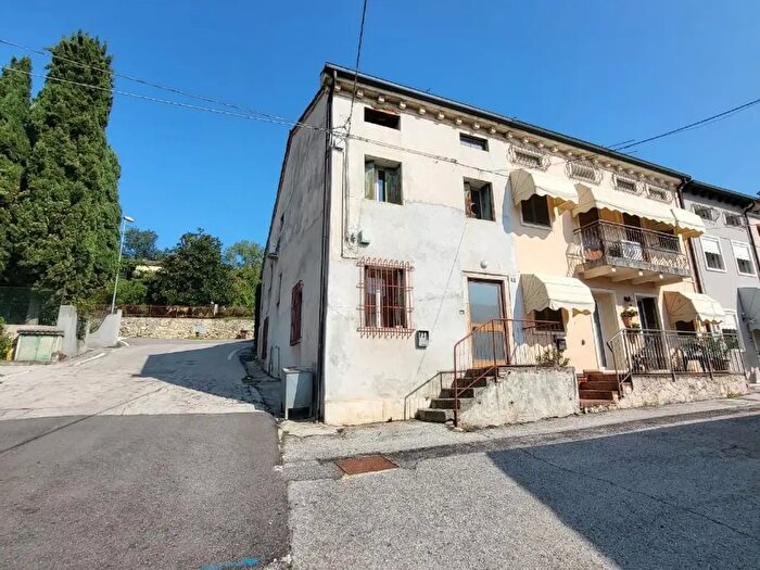 Casa quadrilocale in vendita in Creazzo