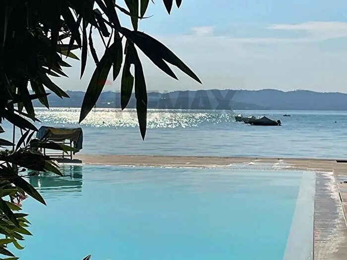 Appartamento trilocale in vendita in Via XXV Aprile, Sirmione