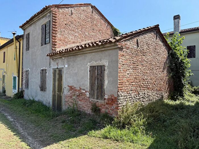 Casa trilocale in vendita in Via Gorzone Sinistro Superiore, Stanghella