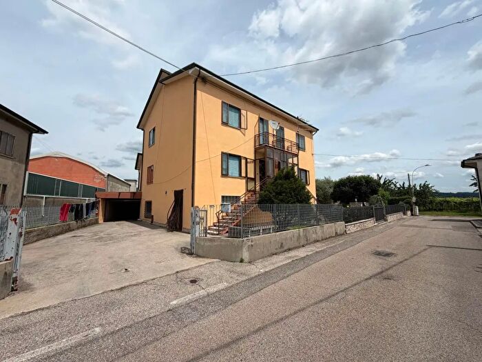 Casa con 7 locali in vendita in Giacomo Arnoldi, Monteforte D'Alpone