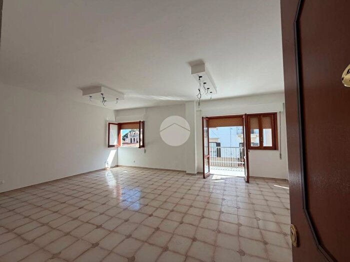 Appartamento con 5 locali in affitto in Corso A Amedeo, Zisa, Palermo