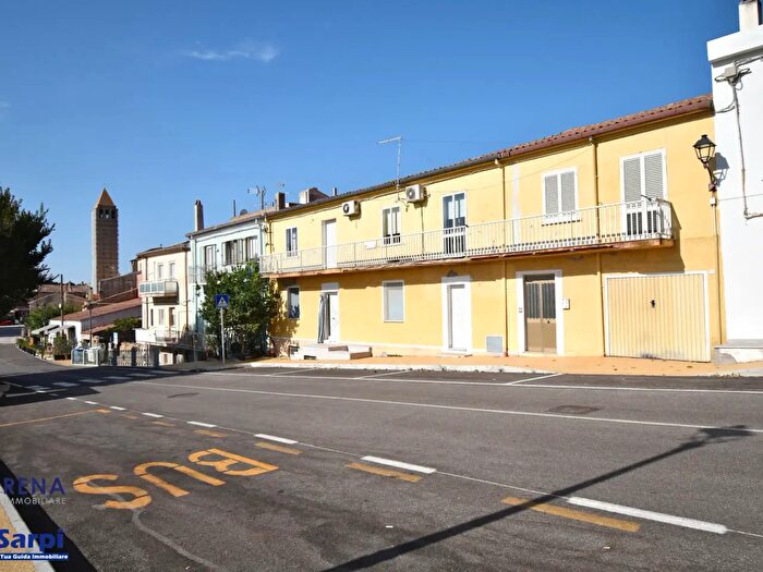 Appartamento con 8 locali in vendita in Via Trentino, Aglientu