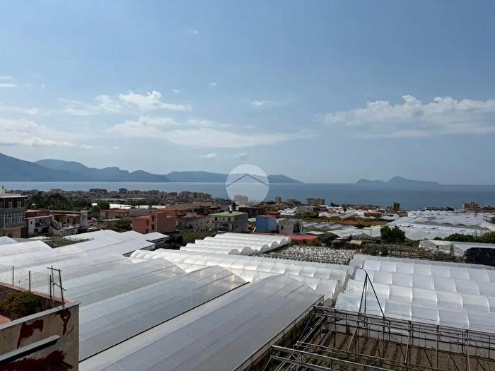 Appartamento trilocale in vendita in Via Nazionale, Torre Del Greco