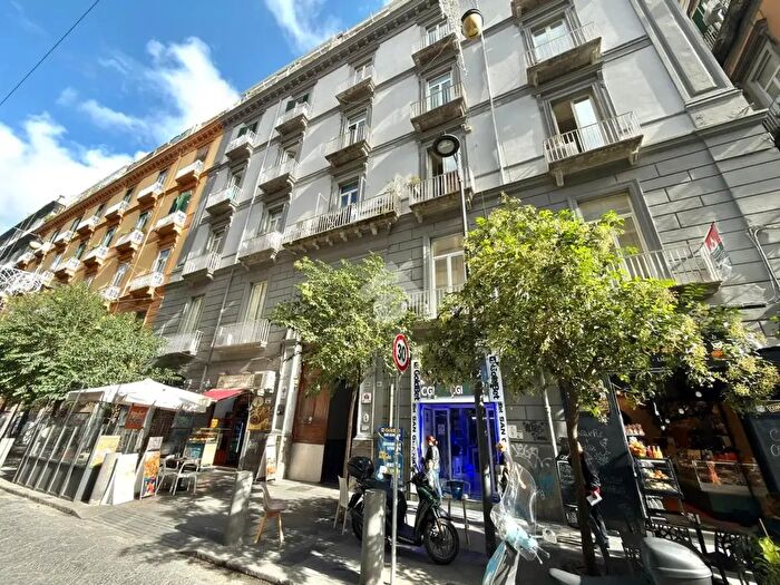 Appartamento trilocale in vendita in Vicoletto Zuroli ai Tribunali, Napoli