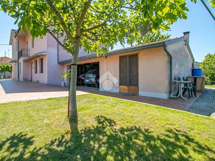 Casa con 6 locali in vendita in Via Bandini Buti, Ravenna