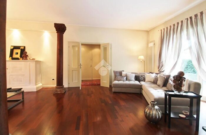 Casa con 14 locali in vendita in Via Viale Roma, Cesenatico