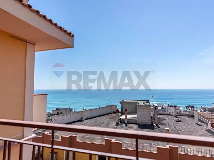 Appartamento quadrilocale in vendita in Via delle Fornaci, Giardini Naxos