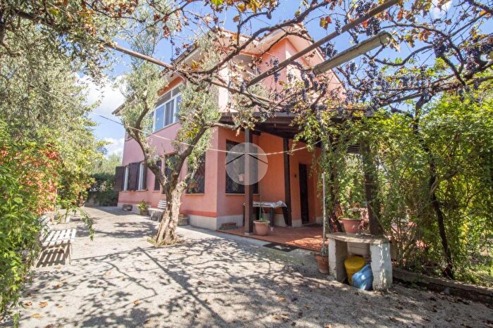 Casa quadrilocale in vendita in Via Borea, Palombara Sabina