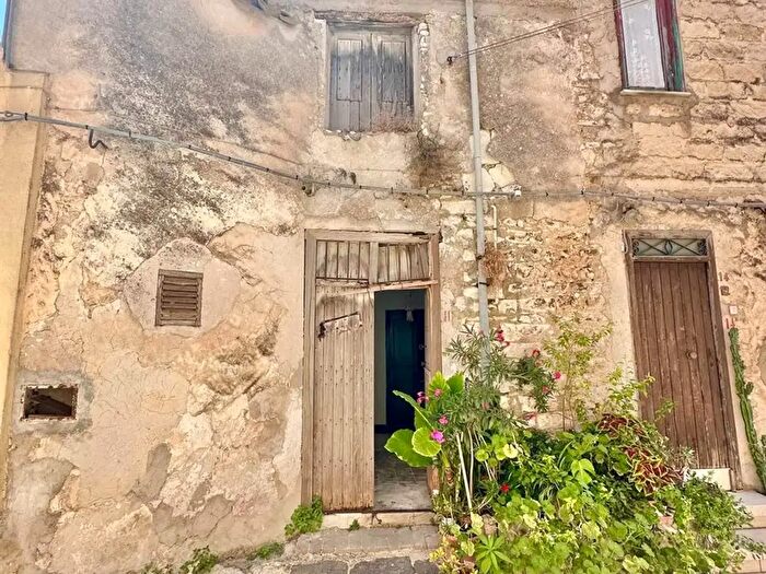 Casa con 5 locali in vendita in Giuliana