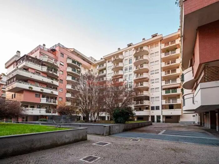 Appartamento trilocale in vendita in Via Caduti in Missione di Pace, Milano