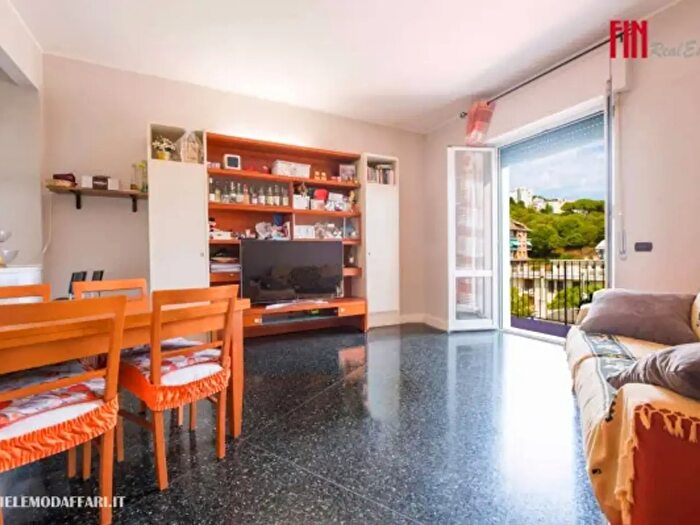 Appartamento trilocale in vendita in Via Via Penego, Genova