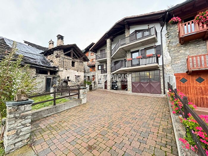 Appartamento quadrilocale in vendita in Frazione Fossaz Dessus, Saint Nicolas