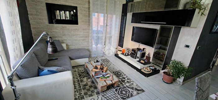 Appartamento quadrilocale in vendita in Via Genova, Alessandria