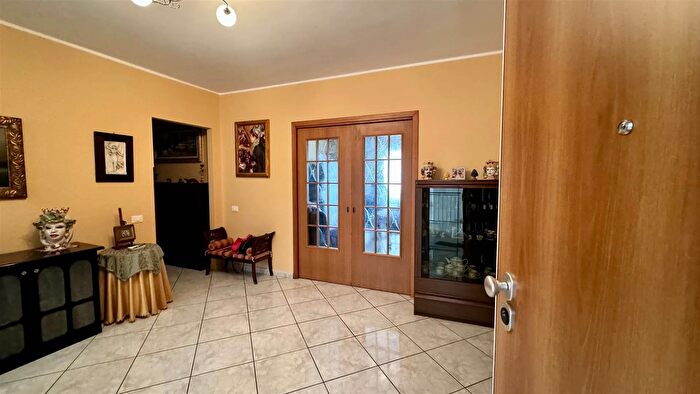 Appartamento con 5 locali in vendita in Via G Meli, Scordia