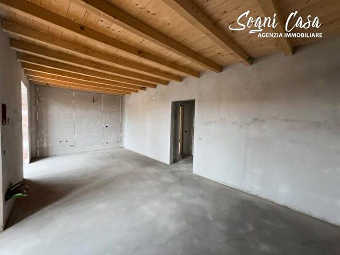 Appartamento trilocale in vendita in Via Roma, Agrate Conturbia