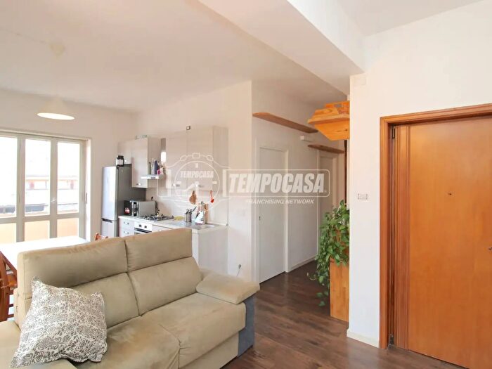 Appartamento con 5 locali in vendita in Via Giovanni Battista Quadrone, Mondovi'