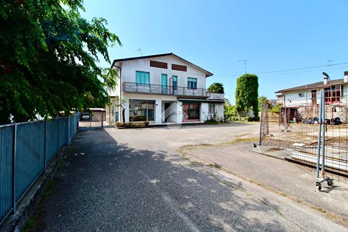 Casa con 8 locali in vendita in Via Dietro La Chiesa, Latisana