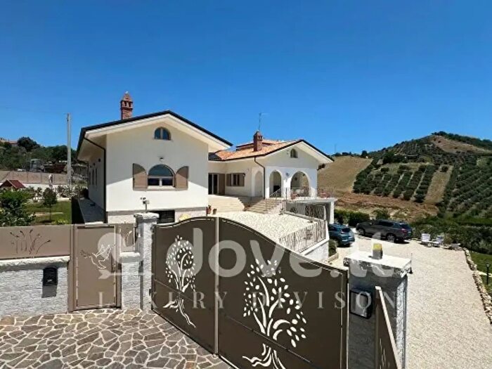 Casa con 5 locali in vendita in Via Settecolli C, Tortoreto