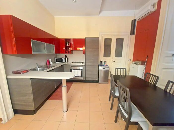 Appartamento in vendita in Via Duomo, Napoli