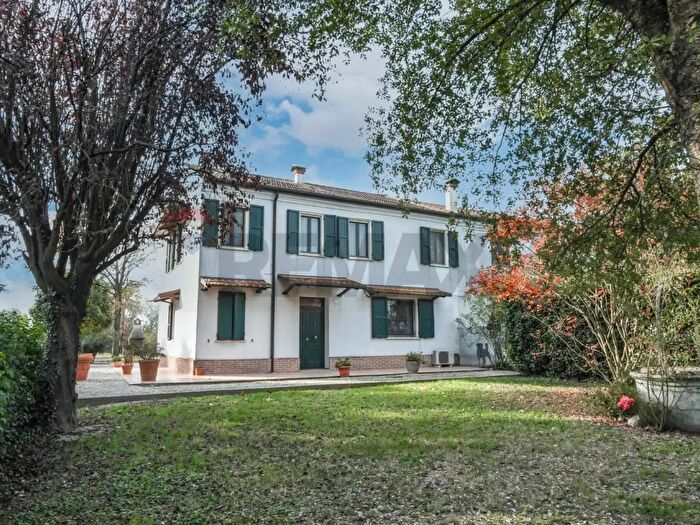 Casa con 8 locali in vendita in Strada Coramina, Ostellato