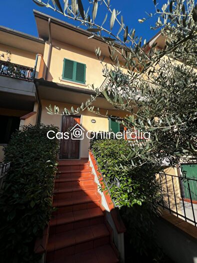 Casa con 7 locali in vendita in Via Giuseppe Carpini, Prato