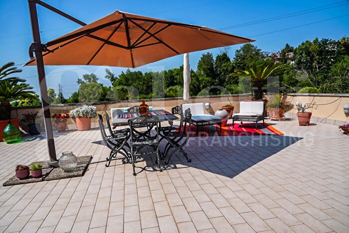 Appartamento quadrilocale in vendita in Via Jannelli, Napoli