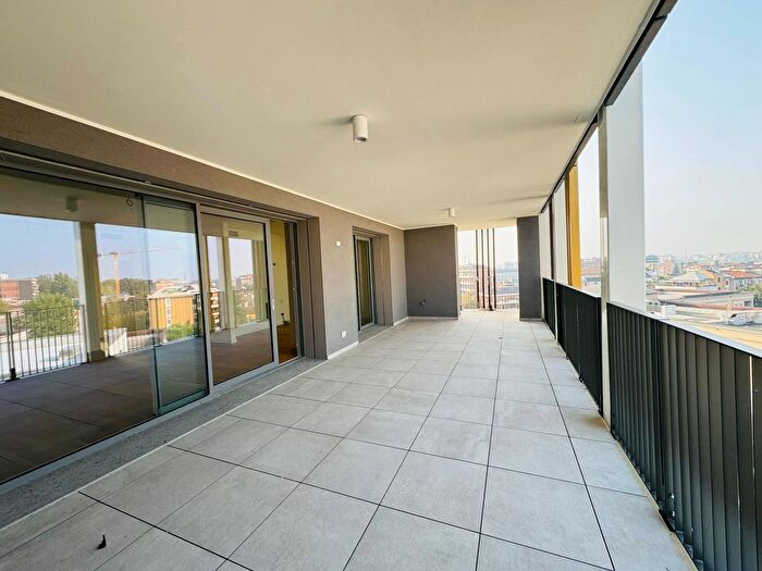 Appartamento quadrilocale in vendita in Via Massimiano, Milano