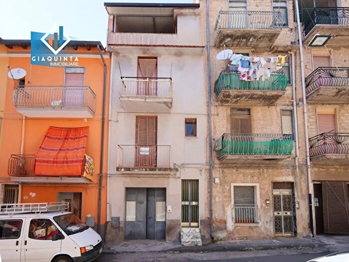 Casa con 5 locali in vendita in Via Giovanni Pacini N, Palagonia