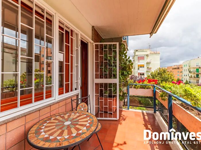 Appartamento trilocale in vendita in Via di Monte Verde, Roma