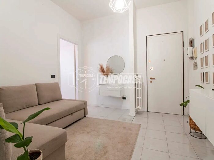 Appartamento trilocale in vendita in Via Tommaso Grossi, Paderno Dugnano