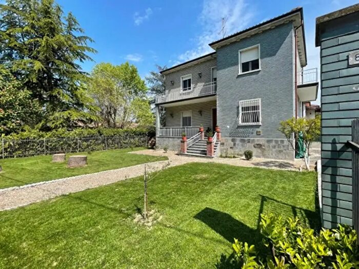 Casa con 5 locali in vendita in Via Roma, Torricella Verzate