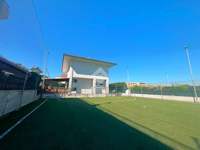 Casa quadrilocale in vendita in Viale Michelangelo, Mondragone