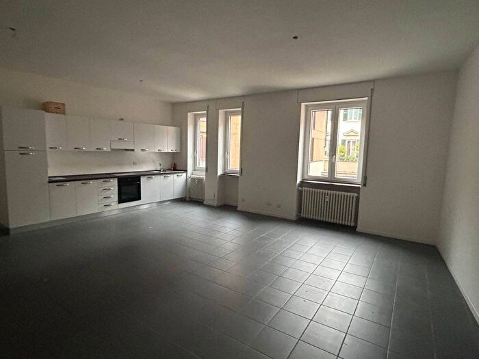 Appartamento trilocale in affitto in Via Dottor Carrobbio, Centro, Varese
