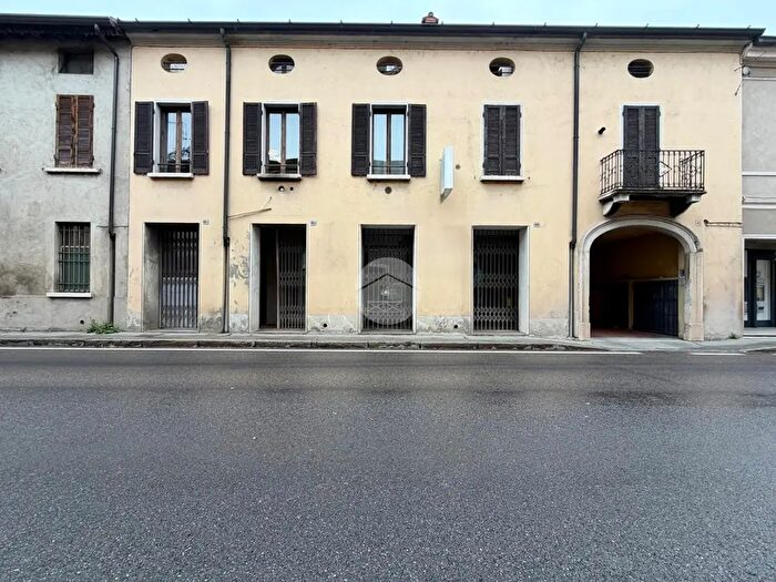 Appartamento quadrilocale in vendita in Via G Pastori, Orzivecchi