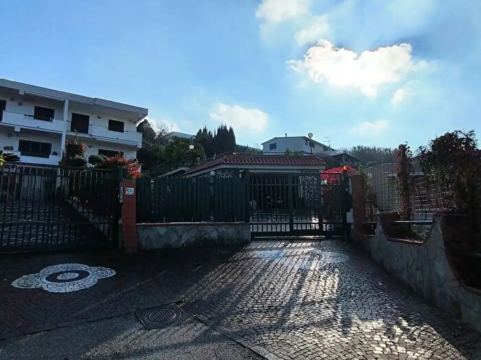 Casa con 8 locali in vendita in Via Trepiccioni Snc, Pozzuoli