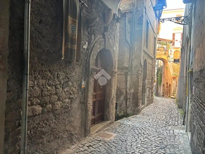 Appartamento trilocale in vendita in Via Brancaleone, Genazzano