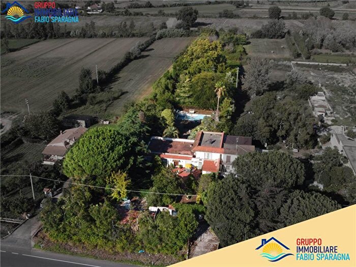 Casa con 12 locali in vendita in Via Domiziana, Cellole