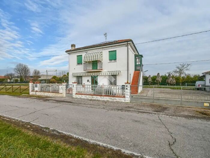 Casa con 6 locali in vendita in Via Saldone, Poggio Renatico