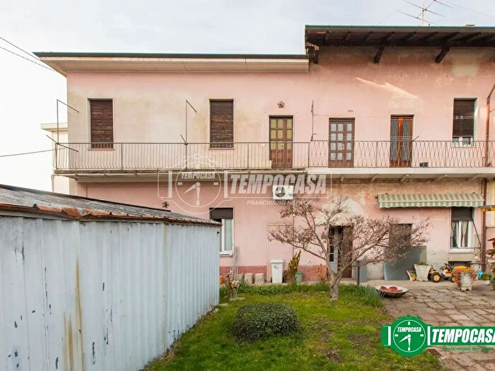 Appartamento con 5 locali in vendita in Via Palestro, Busto Arsizio