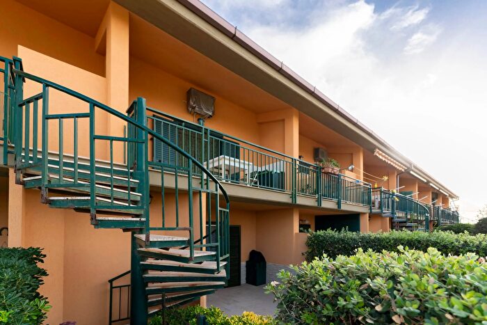 Appartamento trilocale in vendita in Contrada Pistavecchia Snc, Campofelice Di Roccella