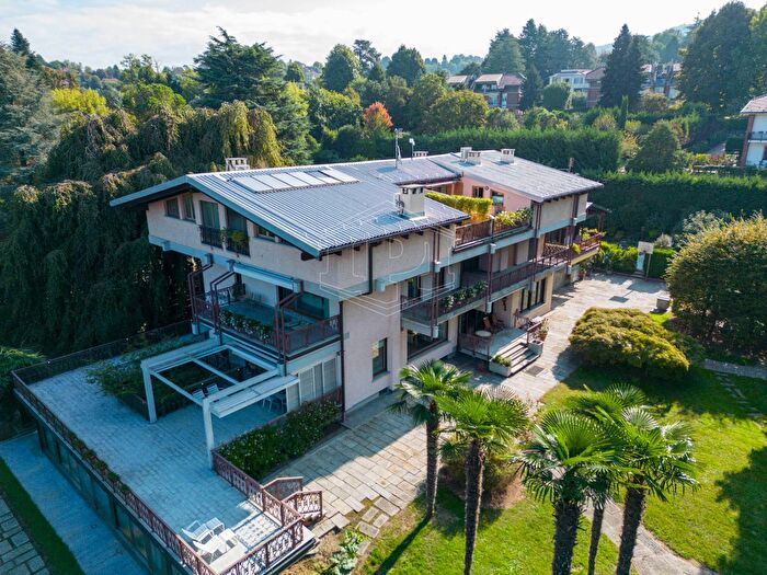 Appartamento con 5 locali in vendita in Strada dei Tadini, Torino