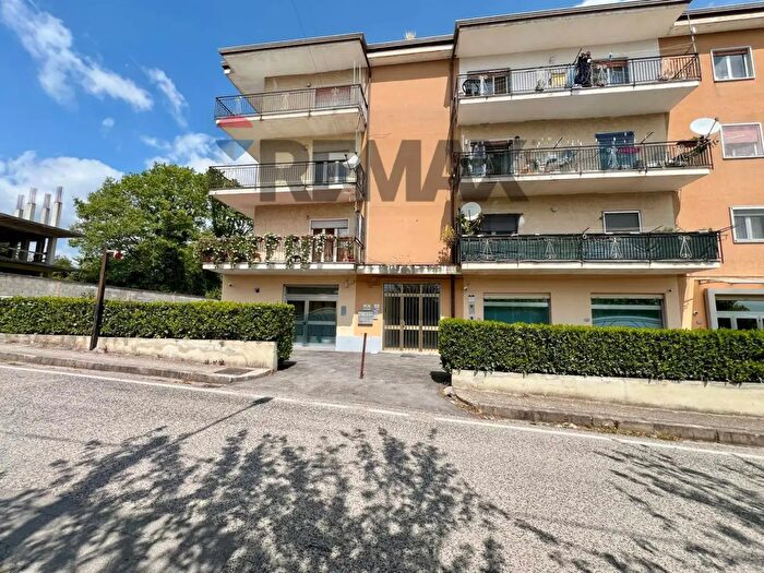 Appartamento con 6 locali in vendita in Via Ceraselle, Caianello