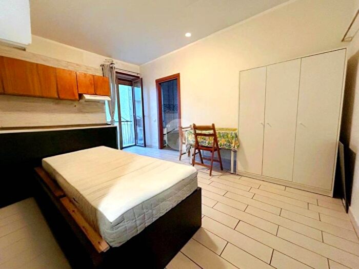 Appartamento monolocale in affitto in Via San Cosmo Fuori Porta Nolana, Garibaldi Ferrovia, Napoli