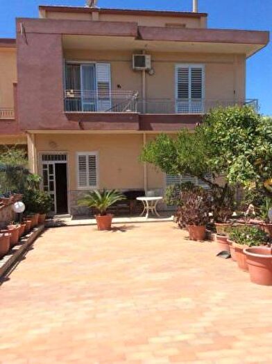 Casa con 6 locali in vendita in Via Francesco Valenti, Menfi