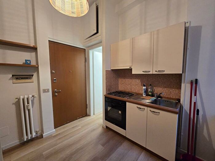 Appartamento bilocale in affitto in Via Soperga, Centrale, Milano